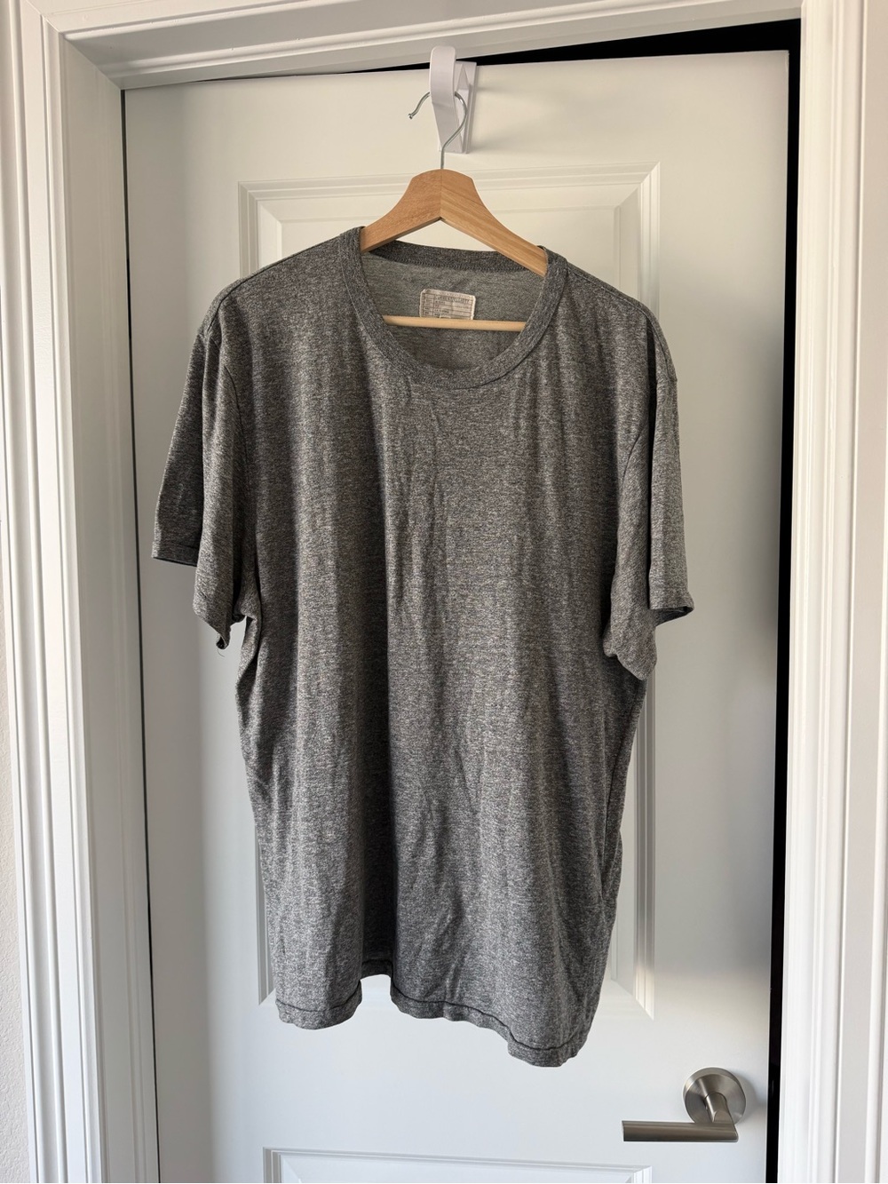 Current/Elliott Men's Short Sleeve Crew T-Shirt in Heather Gray
